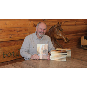 franz_gruenbeck_mit_seinem_neuen_buch